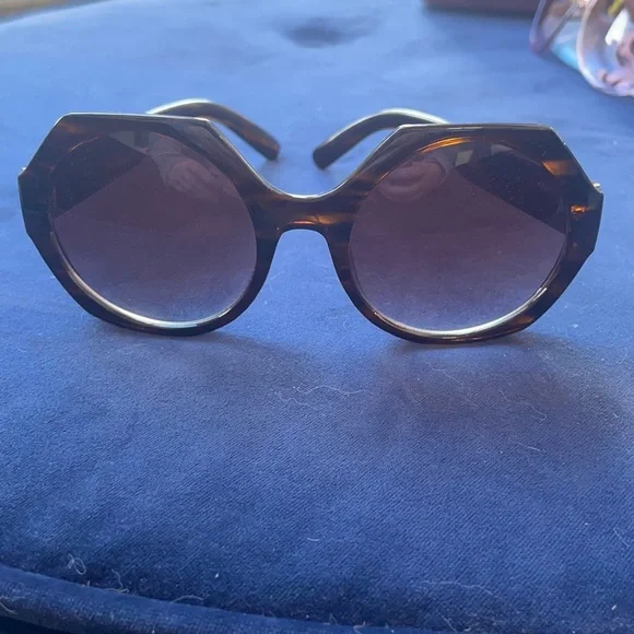 Judith Leiber New Danica Brown Abstract Design Large Cat Eye Shaped Sunglasses Judith Leiber | Accessories | Judith Leiber New Danica Brown  main image 4